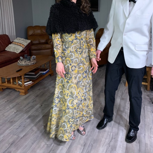 Vintage Ladies Pride Gown - Picture 5 of 9